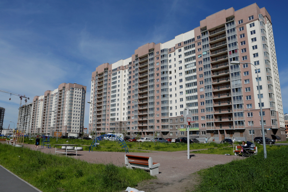 Жителям Петербурга назвали минимальную зарплату для ипотеки без господдержки